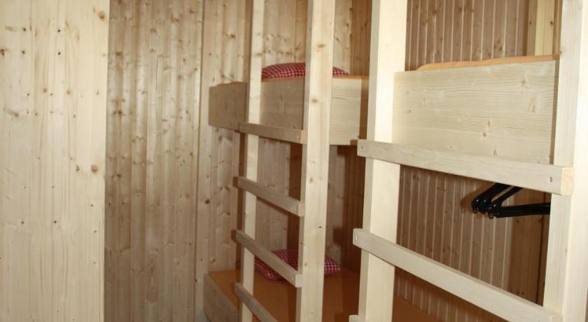 Sporti Gruesch Room photo