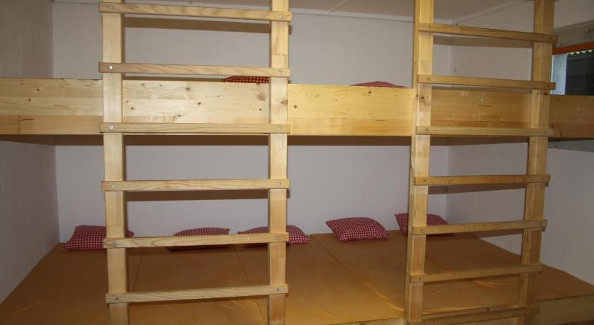 Sporti Gruesch Room photo